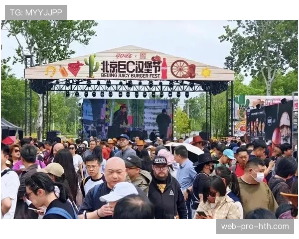 蒋圣龙赛场戴名表，赛后拎塑料袋买菜，这反差太扎心